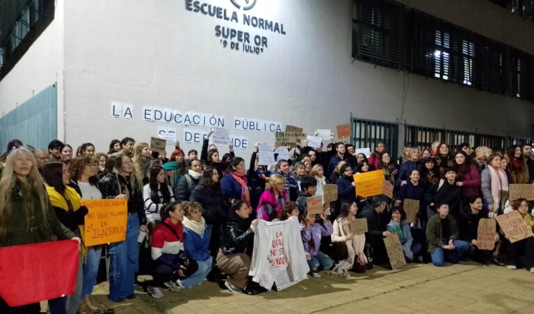 Docentes, estudiantes y trabajadores de la salud se movilizaron en Nueve de Julio en defensa de la educación pública