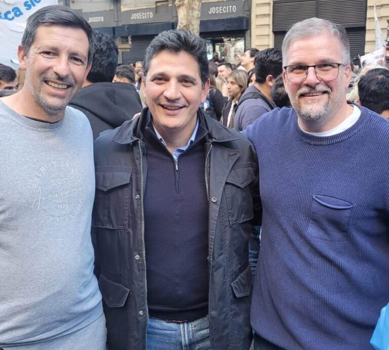 El ministro de Transporte bonaerense llega a Nueve de Julio para encabezar una jornada de capacitación vial y entrega de cascos