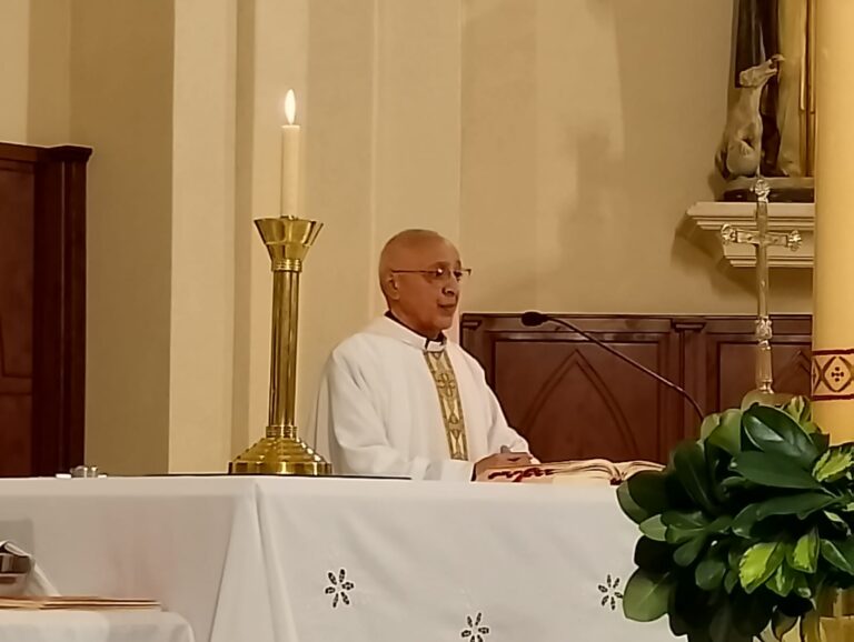 El Padre Adolfo Petti presidió la misa por la Ascensión del Señor transmitida para toda la diócesis desde la Catedral nuevejuliense