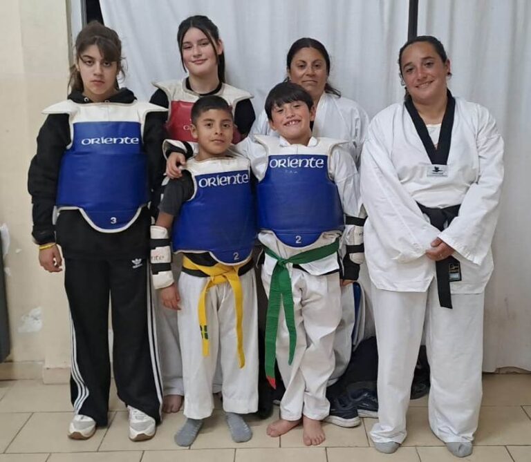 La escuela de taekwondo del Centro Integrador Comunitario avanzó a la etapa regional de Decisión Niñez con un proyecto contra el bullying
