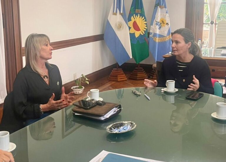 María José Gentile recibió a la nueva Inspectora Jefa Regional de Educación