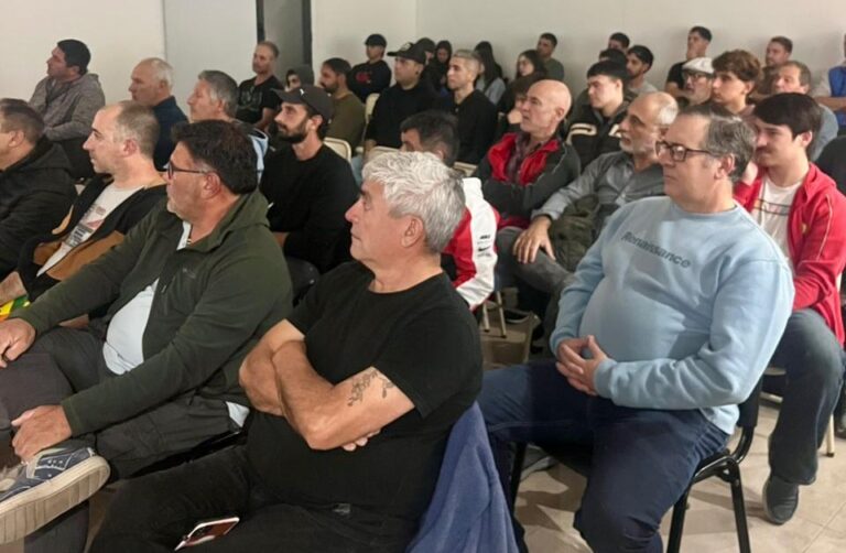 Gran convocatoria en charla sobre eficiencia energética para la industria en el marco del Mes del Trabajo