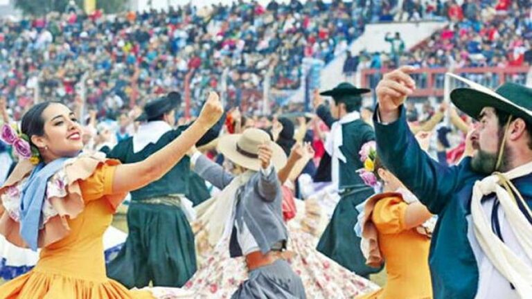 Guardianes de la identidad cultural: el folklore celebra a quienes mantienen viva la tradición y honran las raíces