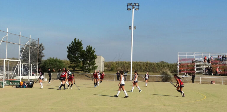 Atlético protagonizó una intensa jornada ante Bragado y sumó importantes resultados en hockey