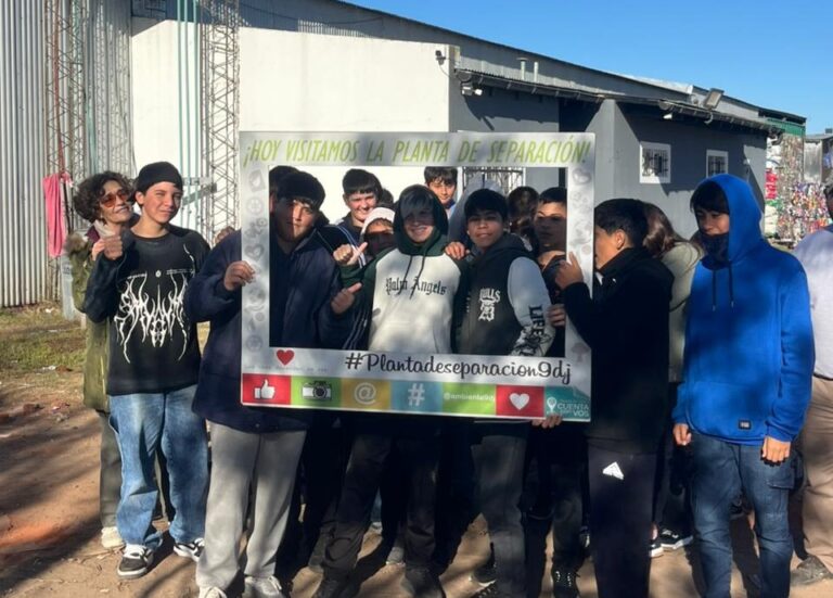 Estudiantes conocieron el trabajo de reciclaje en la planta local