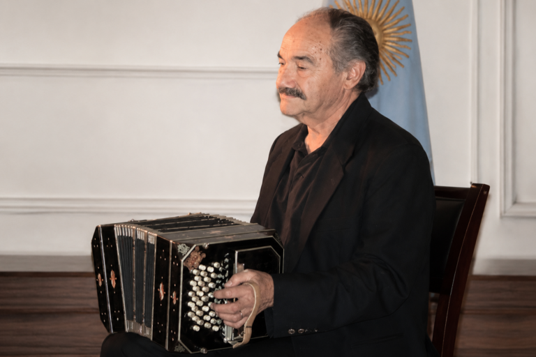 A horas de cumplir 95 años, se apagó el bandoneón de Tito Utello