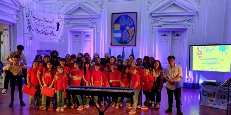 La música convoca a vecinos de todas las edades con propuestas gratuitas en el Salón Blanco