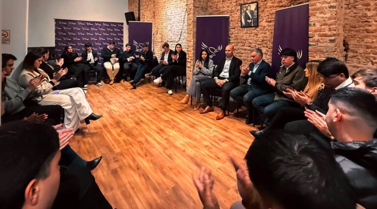 Presentan un proyecto para bajar a 18 años la edad mínima para ser concejal en la provincia de Buenos Aires