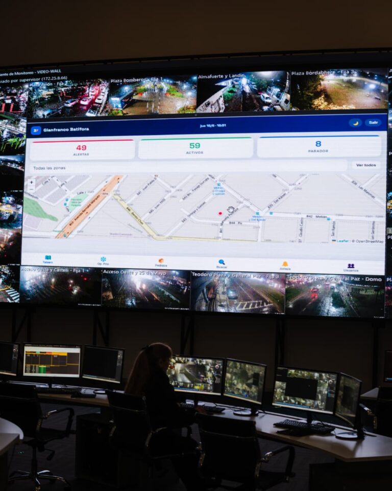 Tecnología al servicio de la inclusión: Tres de Febrero suma al Operativo Frío un dispitivo de geolocalización de vulnerables