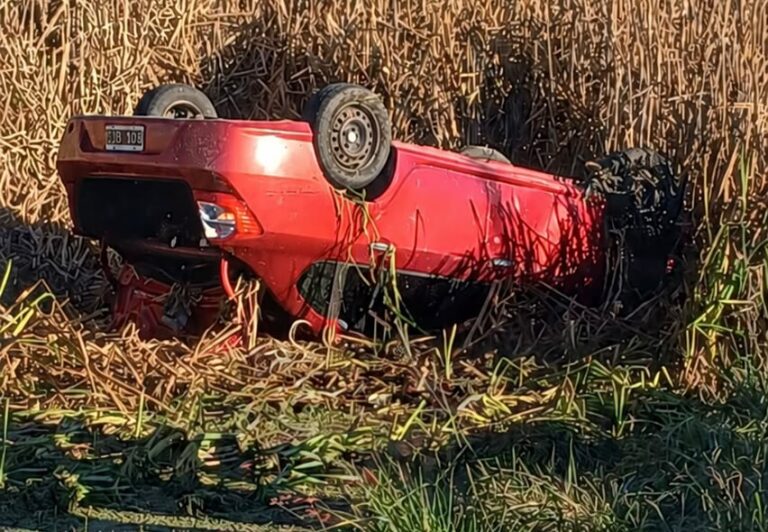 Vuelco de un automóvil en la Ruta Nacional 5: varios ocupantes fueron trasladados al Hospital Julio de Vedia