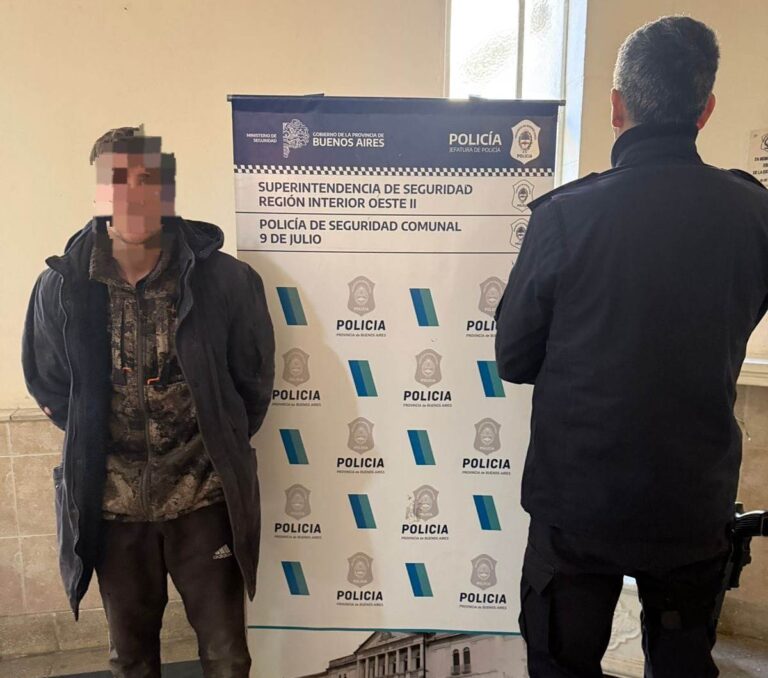 Trece motos secuestradas y se detienen a un hombre por amenazar a policías y dañar un patrullero