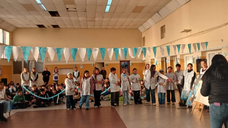 La Escuela N° 4 celebró el Día de la Bandera y su 143° aniversario junto a la comunidad educativa