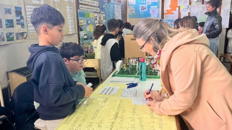 La intendente visitó la Escuela N°1 Bernardino Rivadavia
