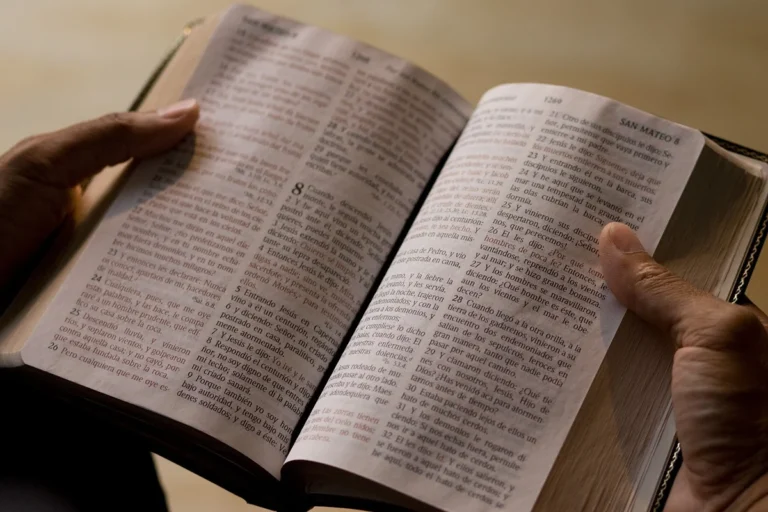 La historia detrás de la Biblia: cómo se formó el libro más influyente de la humanidad