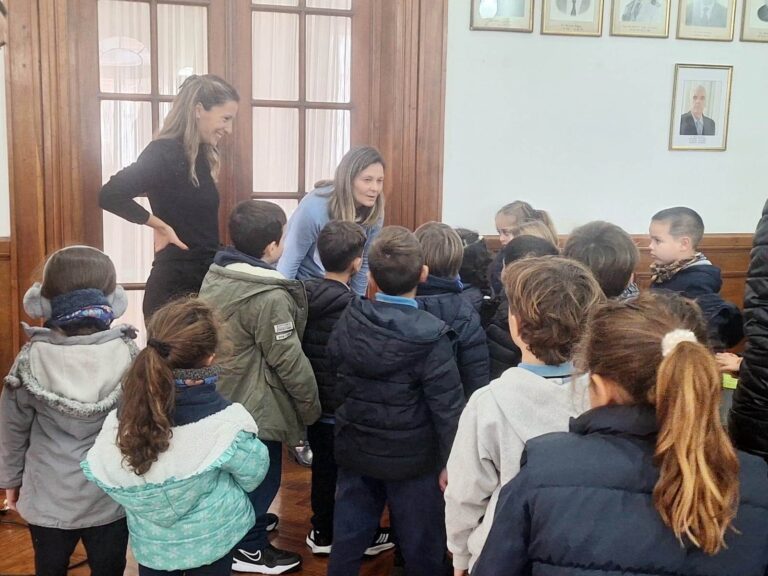Alumnos del Jardín Marianista visitaron el Palacio Municipal
