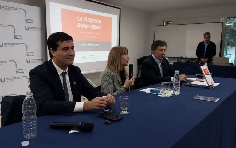 Maximiliano Abad impulsa un debate sobre el futuro de la Provincia y las reformas pendientes