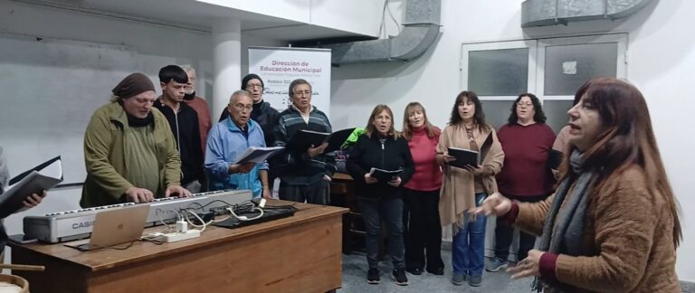 Ensayo del Coro Polifónico Ciudad de Nueve de Julio que celebra sus 75 años con un gran encuentro coral