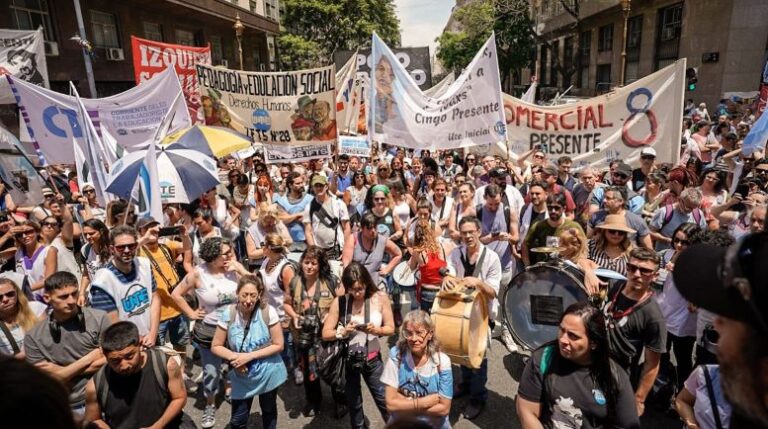 Provincia convocó a docentes y estatales a una nueva paritaria