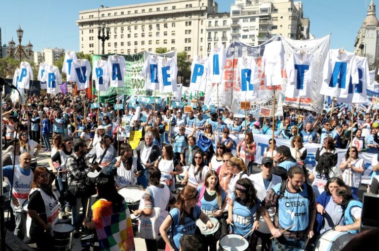 La Provincia mejoró la oferta a los docentes: 7% en dos tramos