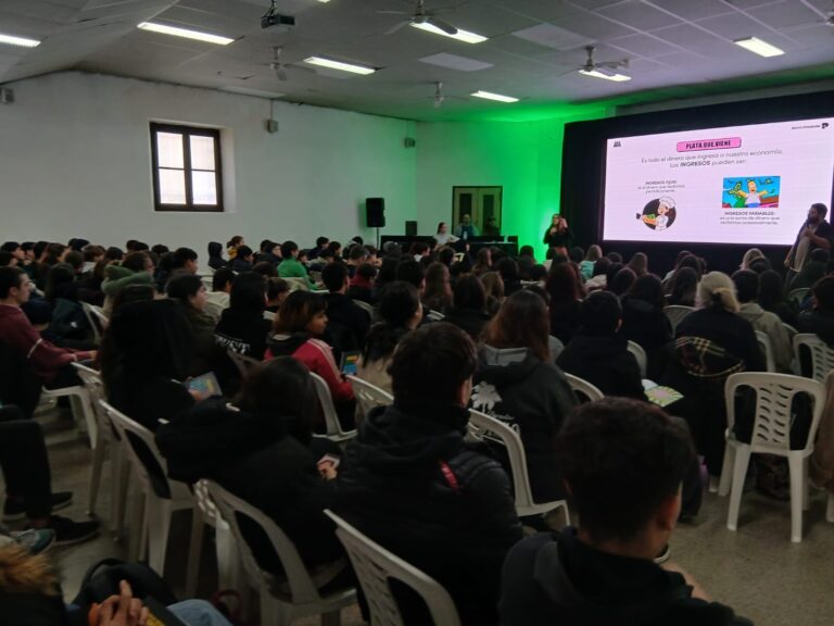 Estudiantes de tercer año participan de una jornada de Educación Financiera en la Escuela Técnica N° 1 “Otto Krause”