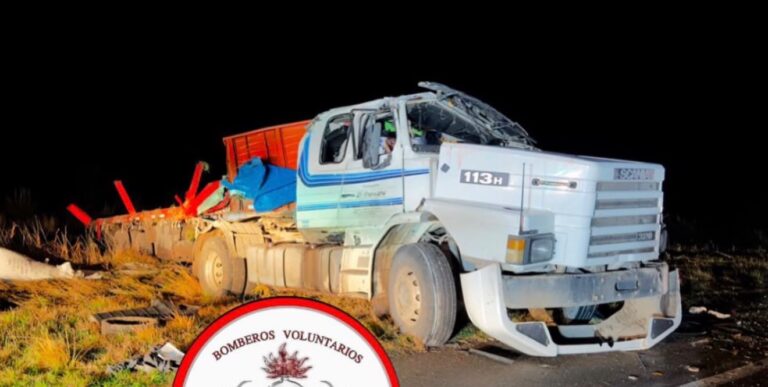 Despistó un camión sobre la Ruta 65 a la altura de Dudignac: trabajaron Bomberos, Policía y personal de Salud
