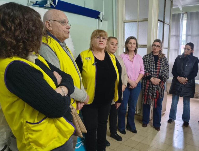 El Club de Leones de Nueve de Julio entregó 50 colchones y 25 cubrecamas al Hogar de Ancianos “Santo Domingo de Guzmán”