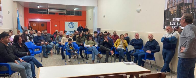 La Comunidad Organizada volvió al centro del debate en una charla realizada en el Sindicato de Luz y Fuerza