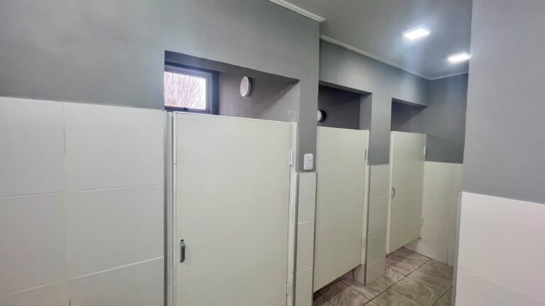Importantes mejoras en el Hogar de Ancianos con nuevos sanitarios y un baño adaptado