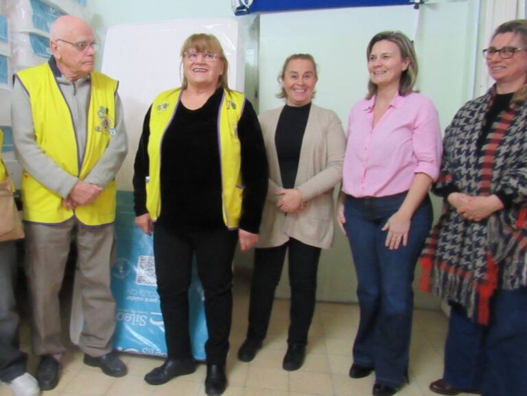 Gratitud del Gobierno comunal a las donaciones del Club de Leones distrital