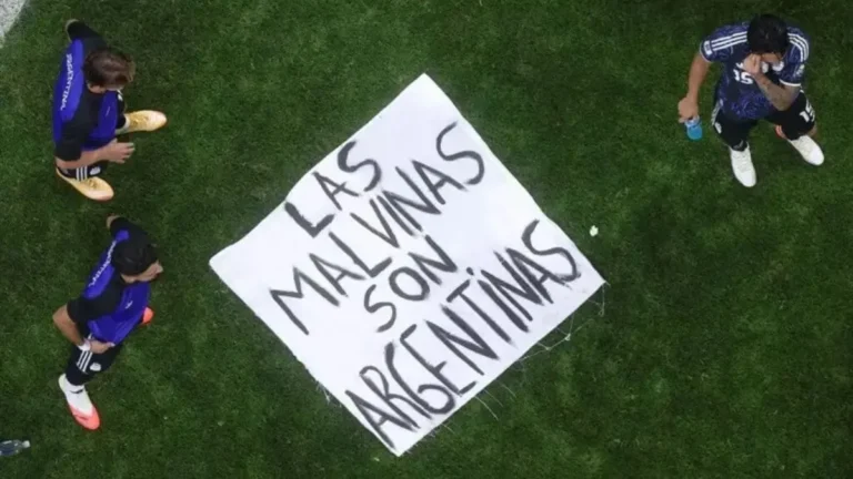 Cosas del fútbol: Cuando la bandera de Malvinas atravesó al mundo y desnudó la hipocresía británica