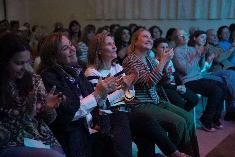 El Taller Municipal de Teatro presentó su muestra anual con una sala colmada de público