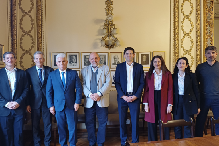 Cuatro de cada cinco docentes de San Luis ya se capacitan en inteligencia artificial y el programa muestra sus primeros resultados