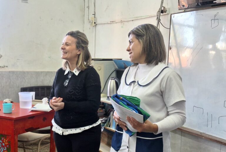 La Escuela N° 2 fue visitada por la Intendente ya que el 9 de octubre celebrará un siglo y medio de historia
