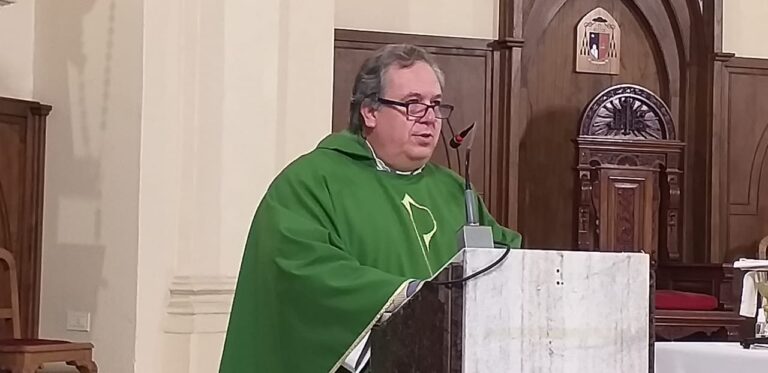 “En las manos de Jesús, lo poco siempre se convierte en mucho”, afirmó el padre Oscar Mentimurro durante la Misa en la Catedral