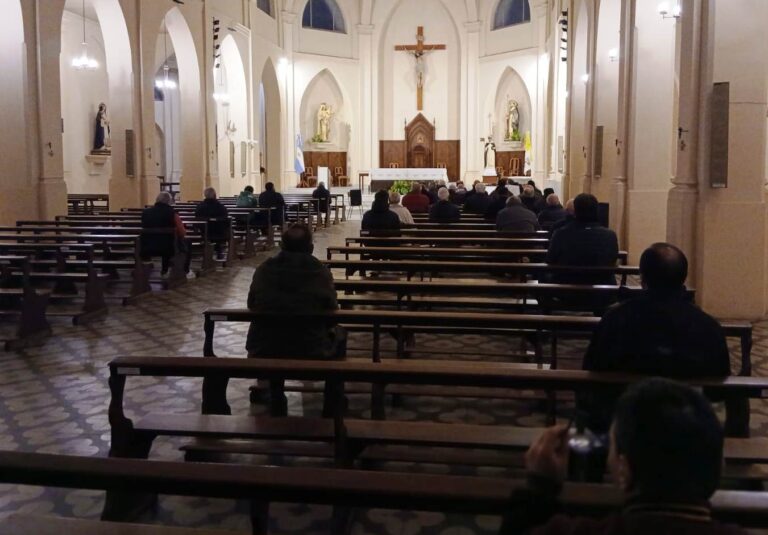 Los ‘Madrugadores del 9’ rezaron el Rosario en la Catedral y unieron la oración con la vida de Santo Domingo