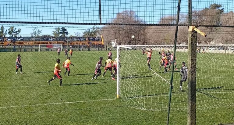Cierra su primera rueda con la punta en juego