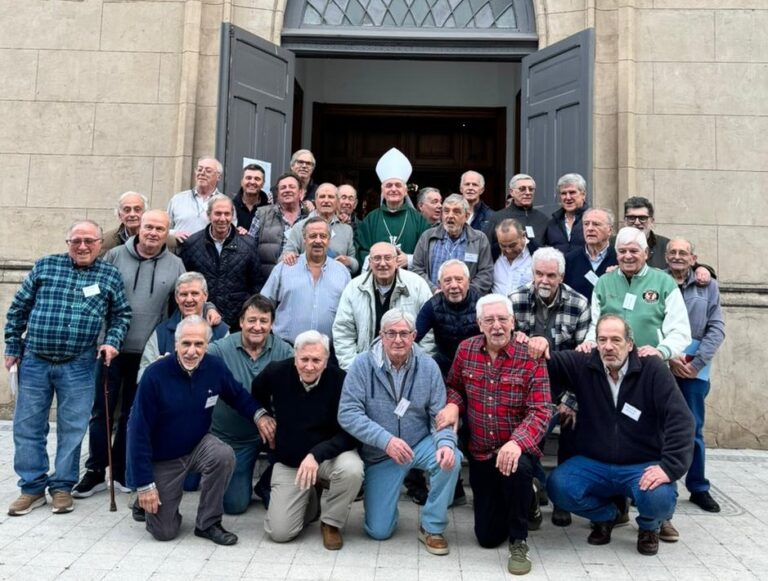 “Este es un tiempo para soltar, salir y trascender”: la reflexión del Obispo Ariel Torrado Mosconi en un encuentro de Tercer Tiempo