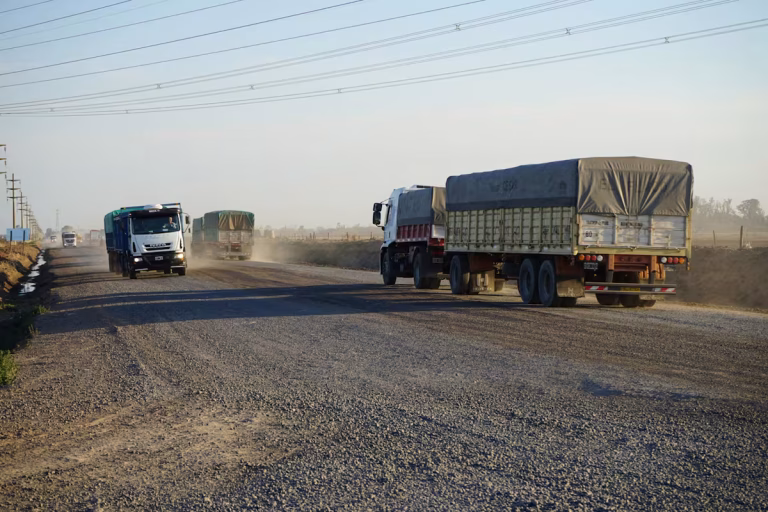 Fondos para rutas, dinero en inversiones y una creciente ofensiva judicial: el deterioro de la red vial queda bajo la lupa