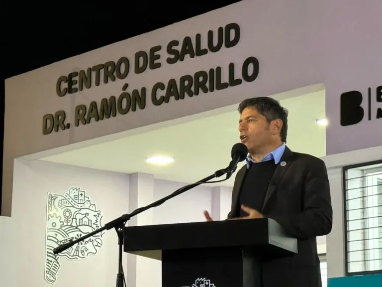 En un acto en Bolívar, el mandatario bonaerense afirmó que la Nación perjudica a Buenos Aires con la quita de recursos y reivindicó el rol del Estado en la salud pública.