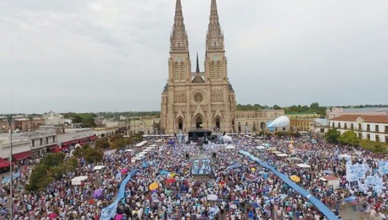 “Madre, en tu abrazo nos reconocemos hermanos”: presentaron el lema de la 52ª Peregrinación Juvenil a Luján
