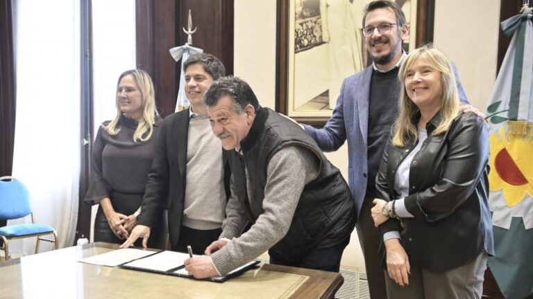 Bragado: el intendente Barenghi firmó el convenio de Provincia Leasing para adquirir nuevo equipamiento para servicios públicos