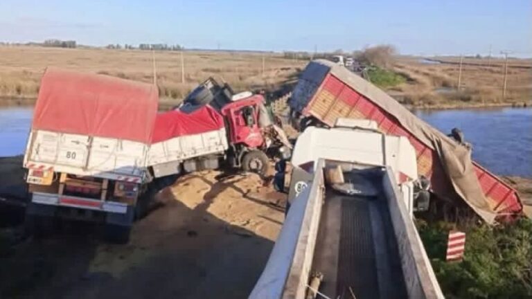 Tragedia en la Ruta 51: un muerto y tres heridos tras el choque de cuatro camiones
