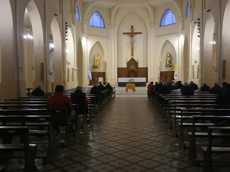 Los ‘Madrugadores del 9’ oraron en la Catedral con dos nuevos varones