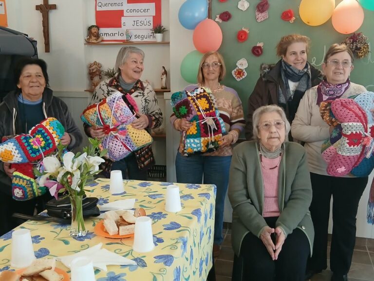 Tejiendo Esperanzas: las mujeres de Nueve de Julio que convierten el crochet en solidaridad