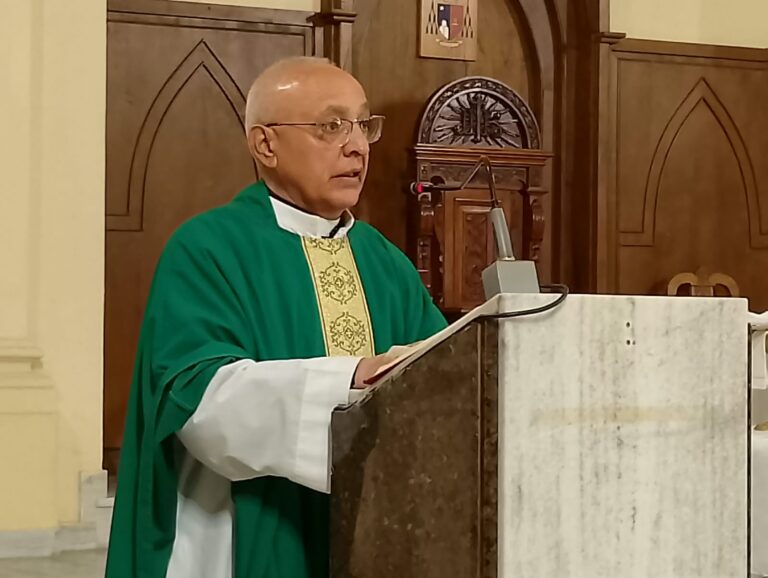 Adolfo Petti llamó a perdonar “sin límites” durante la celebración del Día de Precepto en la Catedral