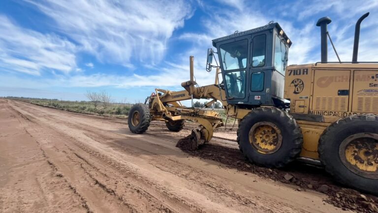 Vialidad Rural intensifica los trabajos en caminos y canales del distrito ante el pronóstico de lluvias