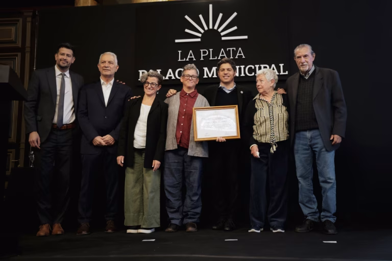 Kicillof tendió un puente con la UCR y llamó a construir un frente opositor a Milei